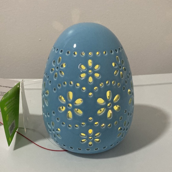 HP NWT- Large Blue Ceramic LED Light Up Easter Egg Decoration w/ Floral Cut Outs - Picture 6 of 17